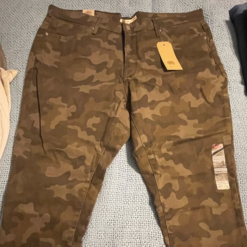 BNWT Women’s Levi’s 311 shaping skinny